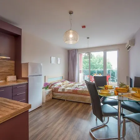 Admiral Plaza Apartment *