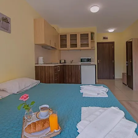 Admiral Plaza Apartment *