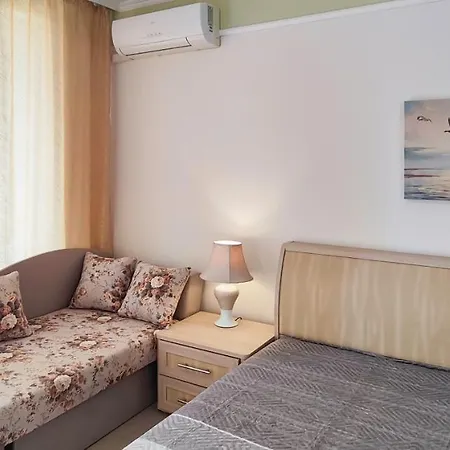 Admiral Plaza Apartment *