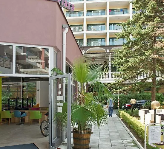 Admiral Plaza *