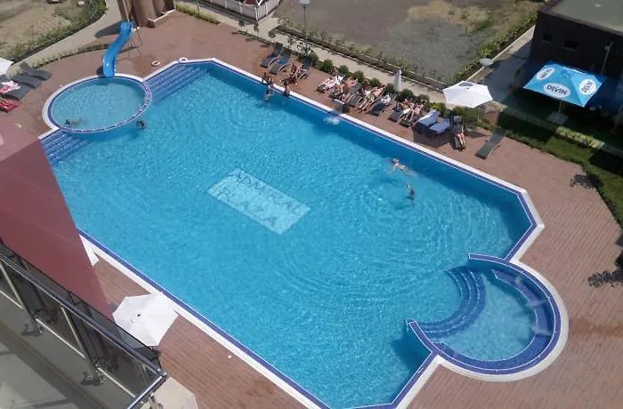 Admiral Plaza *