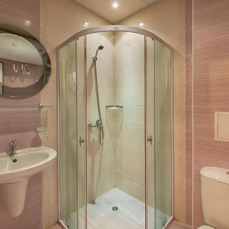 Admiral Plaza Apartment *