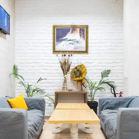 Admiral Plaza Apartment *