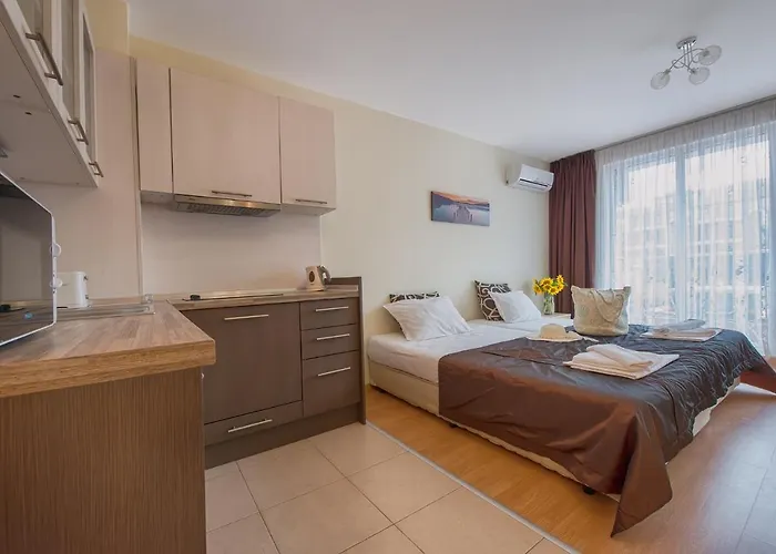 Admiral Plaza Apartment *