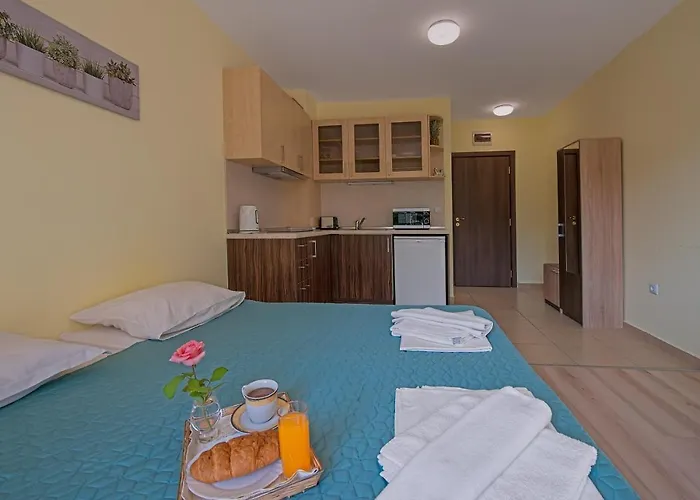 Admiral Plaza Apartment *